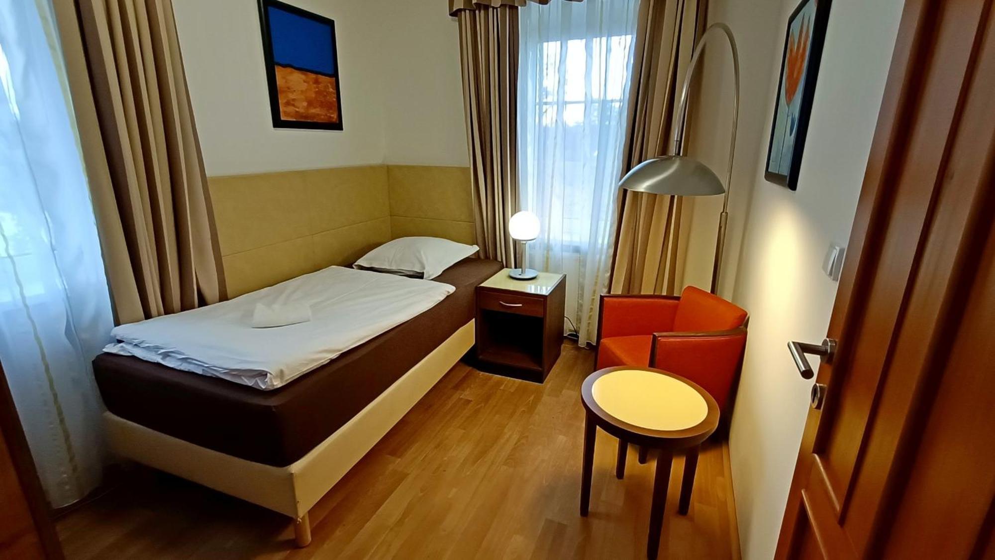 Apartments Gato Karlovy Vary Dalovice Extérieur photo