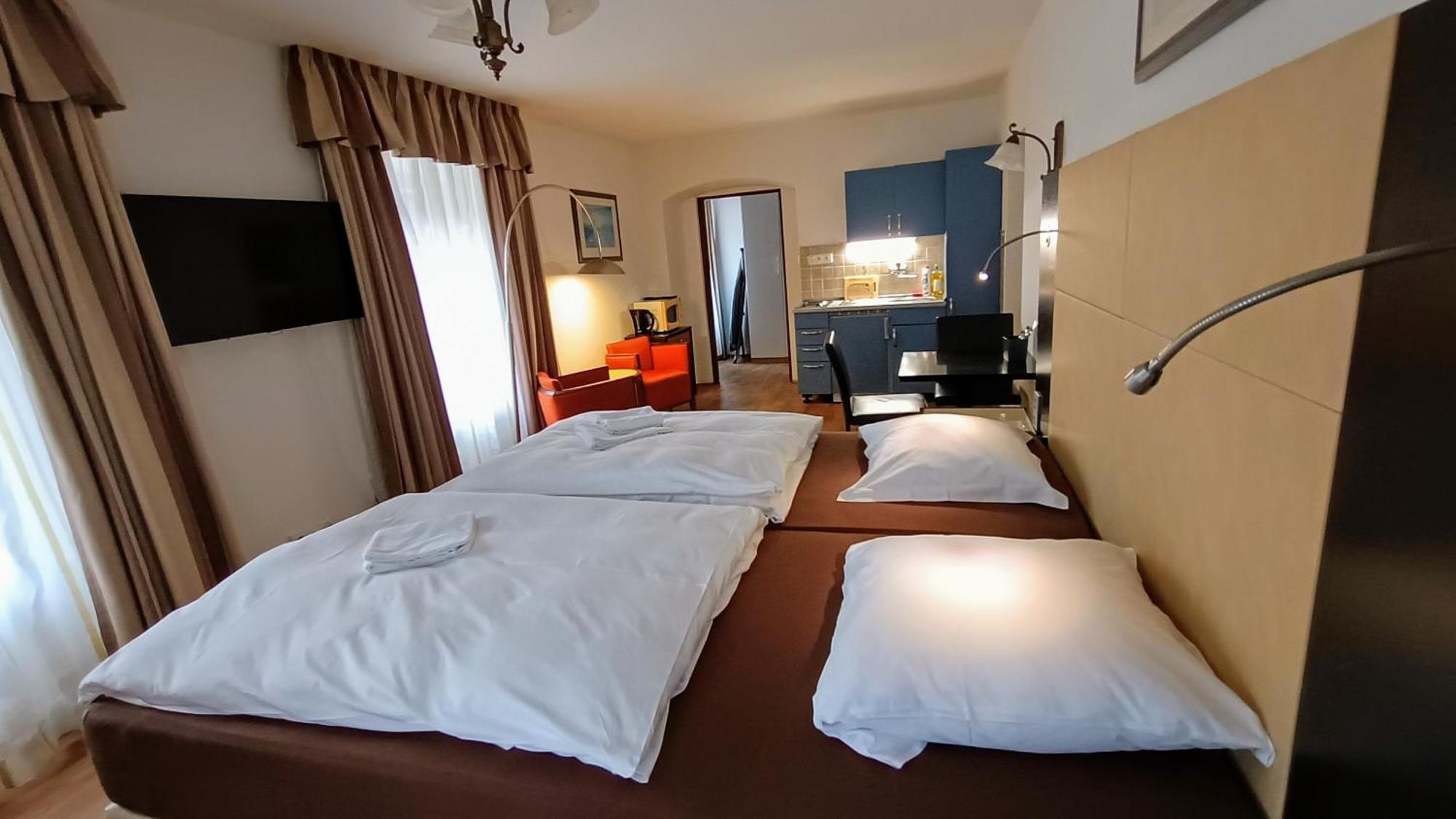Apartments Gato Karlovy Vary Dalovice Extérieur photo