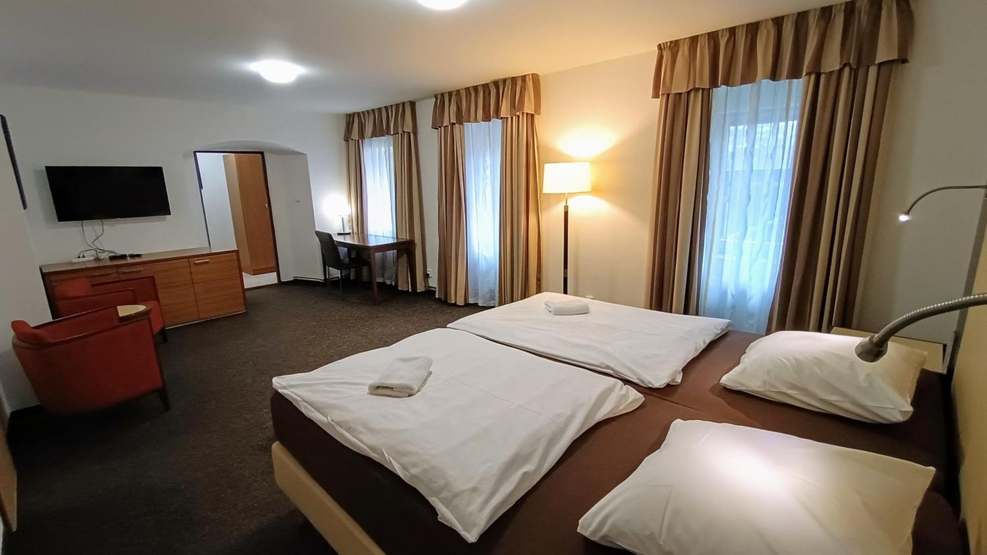 Apartments Gato Karlovy Vary Dalovice Extérieur photo