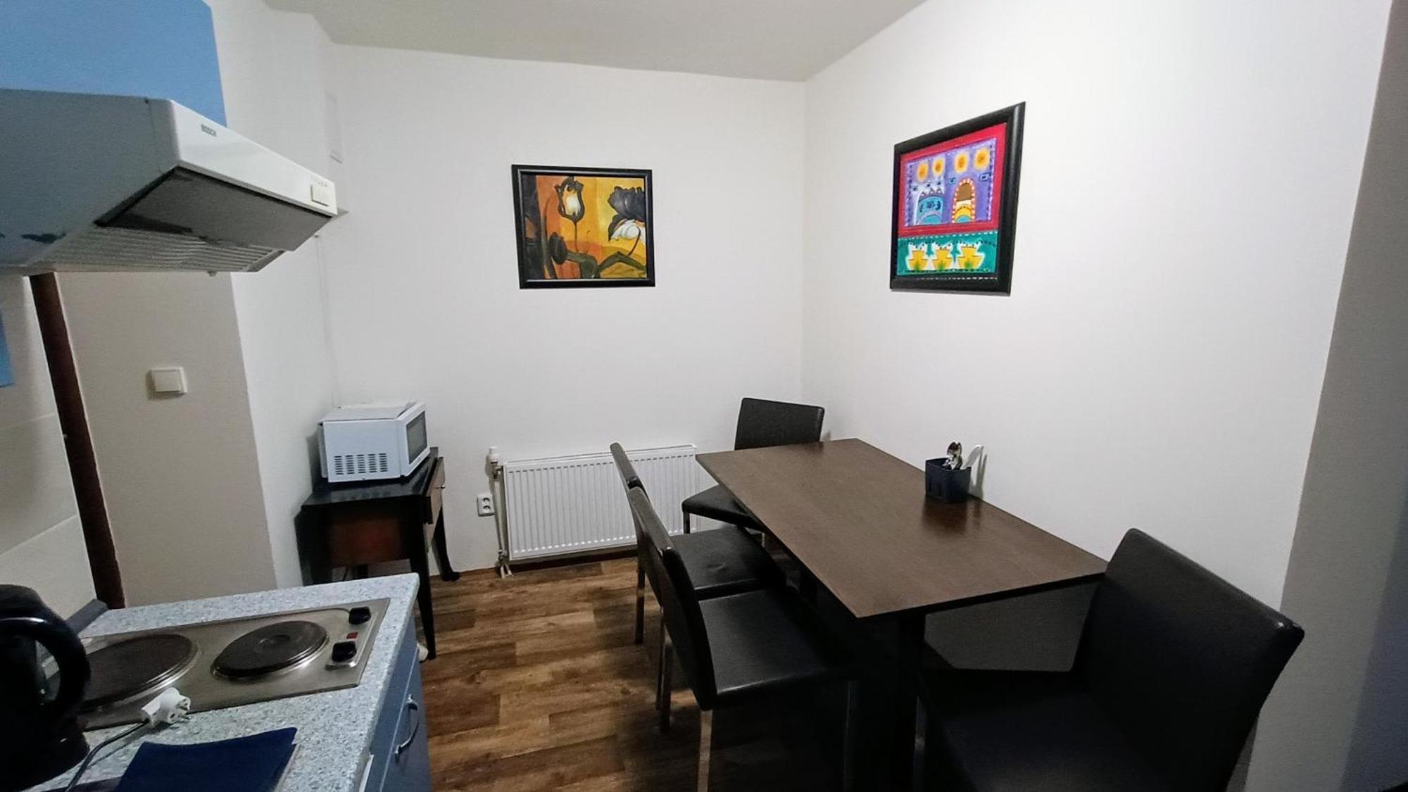 Apartments Gato Karlovy Vary Dalovice Extérieur photo